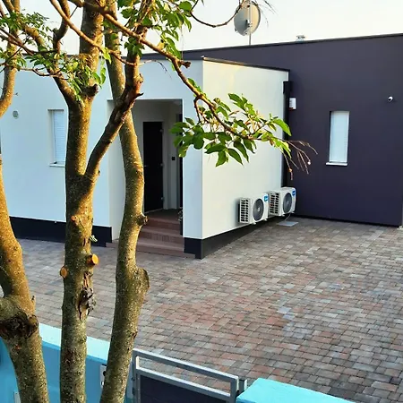 Senorita Villa *
